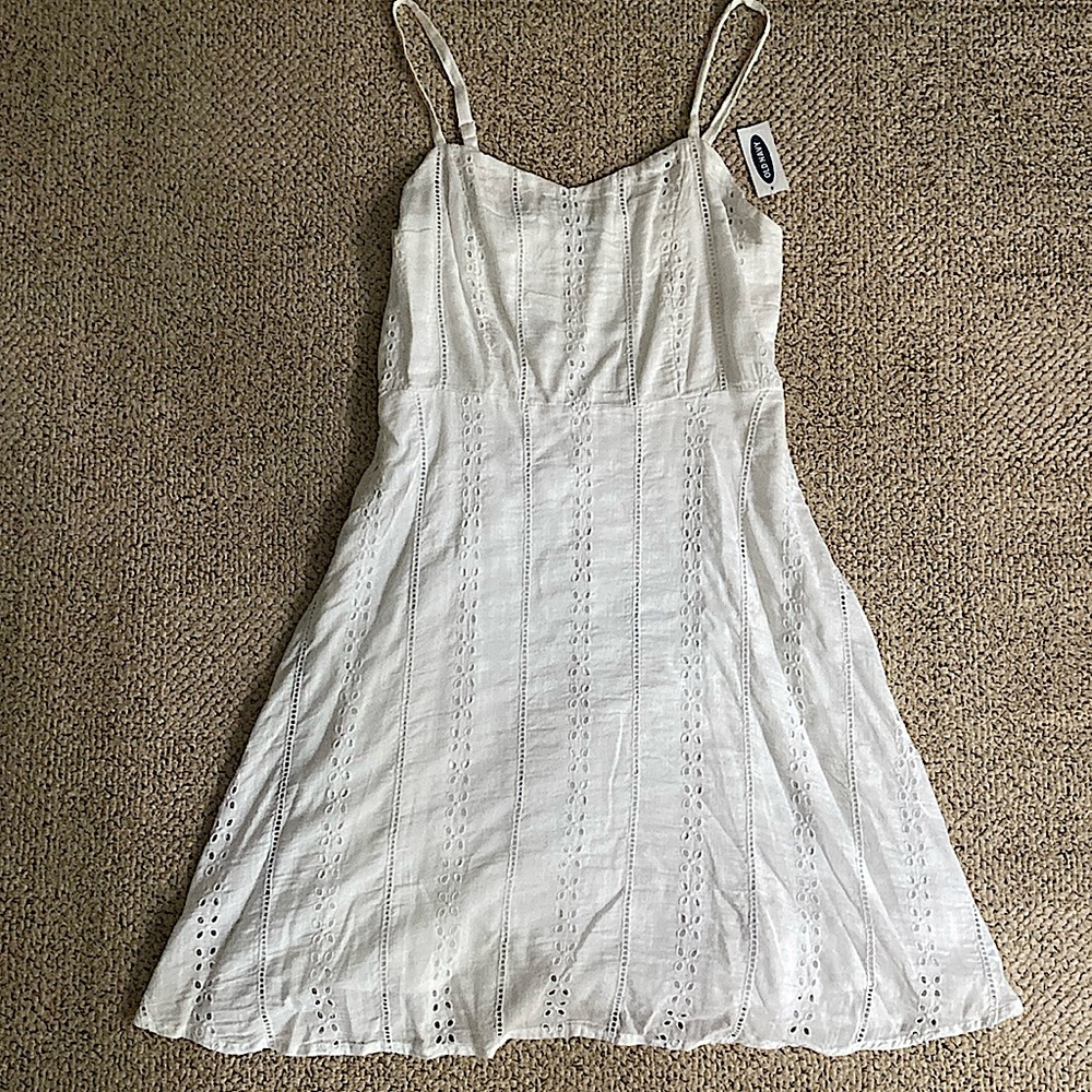 I am selling this dress because it is not my style anymore.